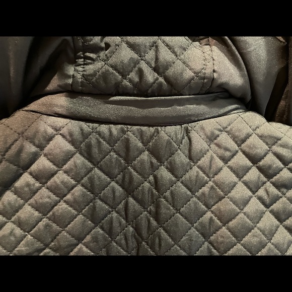 COPY - Black Liz Claiborne Puffer Vest with Detachable Hood GENTLY USED. Ladies… - Picture 5 of 10
